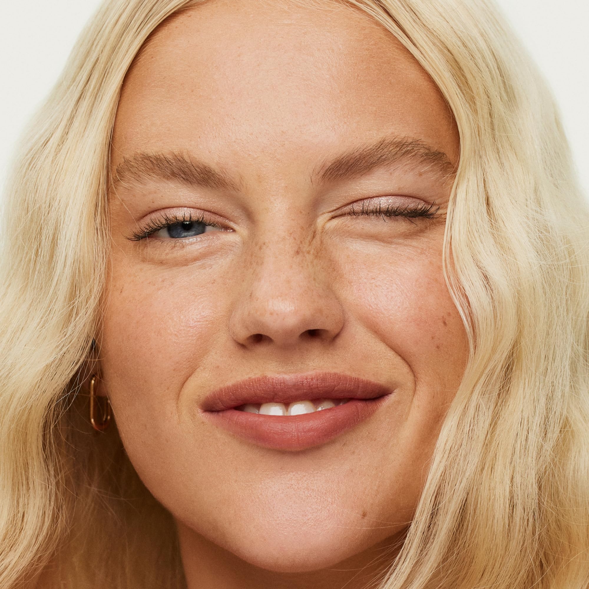 ILIA - Lip Sketch Hydrating Crayon | Hydrate, Plump, Smooth, Strengthen | Long Lasting up to 12-Hours, Bleed-Resistant, Soft-Matte | Barrier-Building, Non-Toxic, Cruelty-Free (Banquette) - Image 4